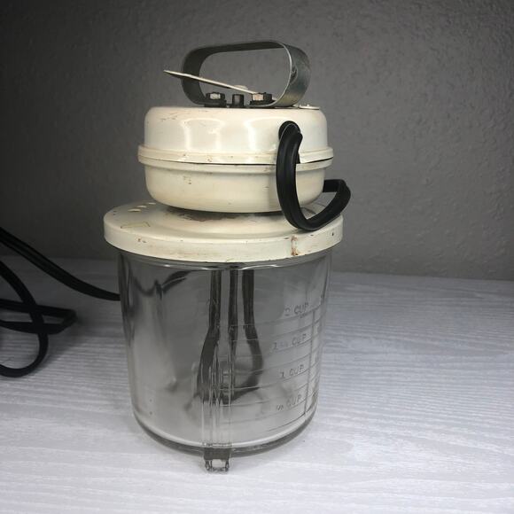 Vintage V.P. Corp Electric Food Mixer - works! - Picture 5 of 12